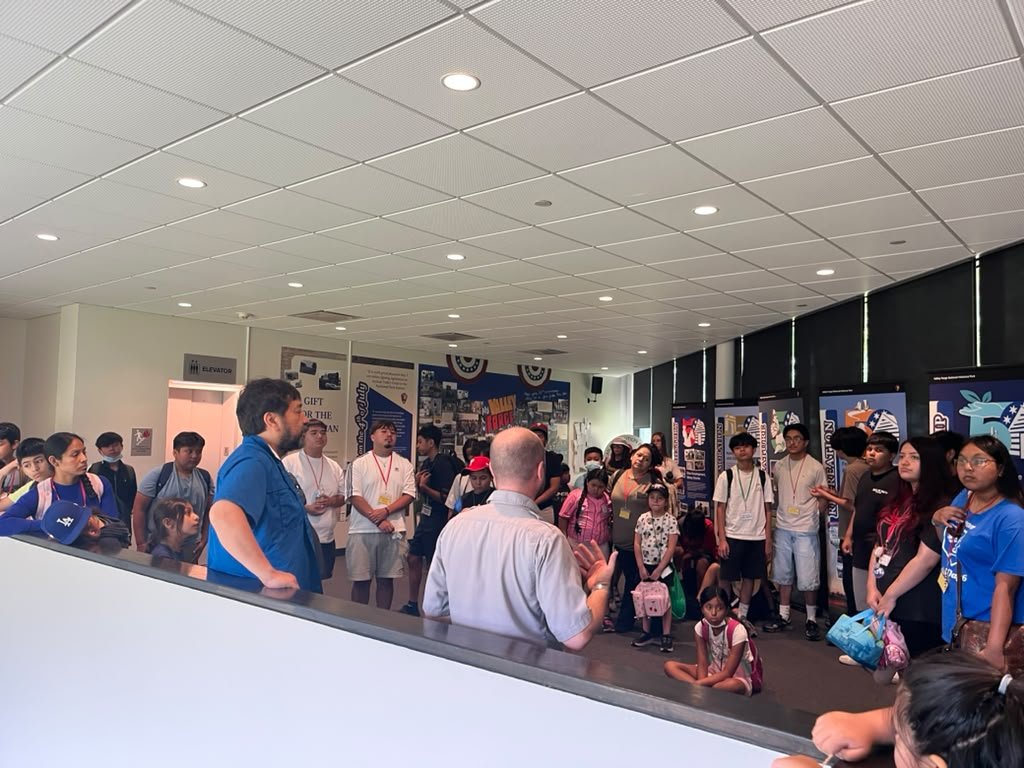 Valley Forge National Historical Park: a ranger welcomes the campers at the visitor center.