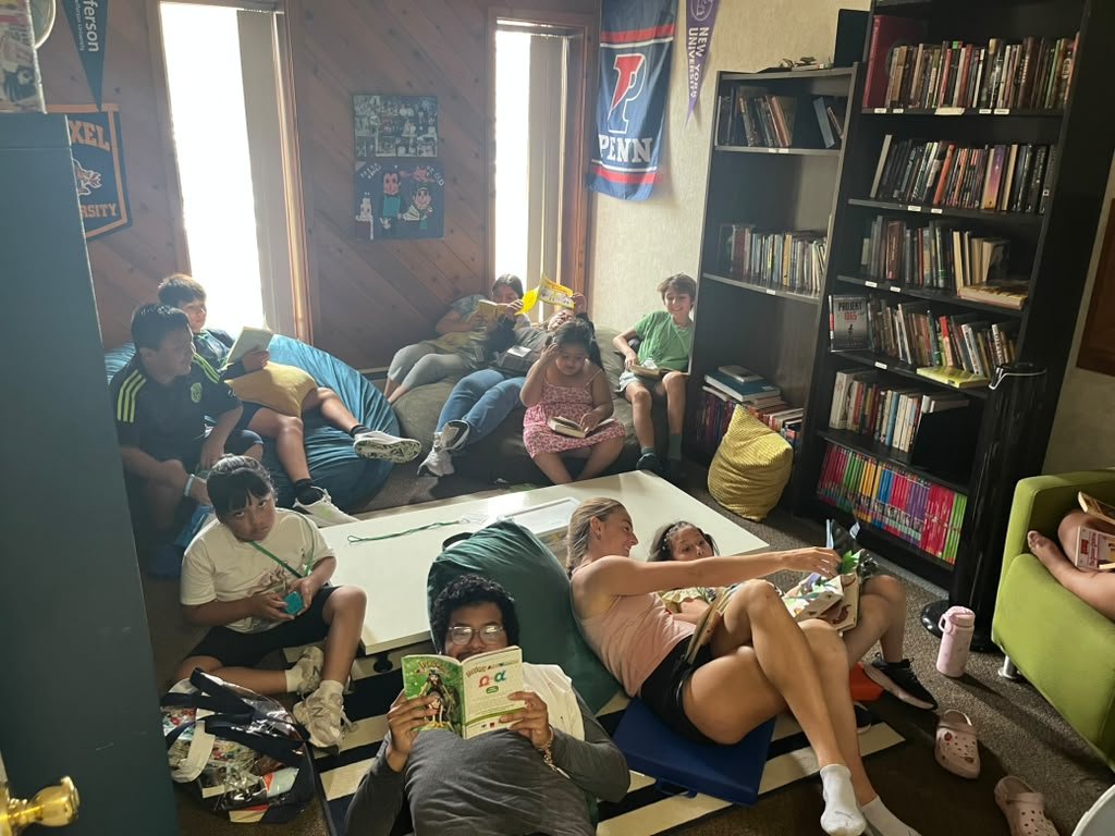Dejar todo y leer: twenty minutes of reading every day in the youth library.